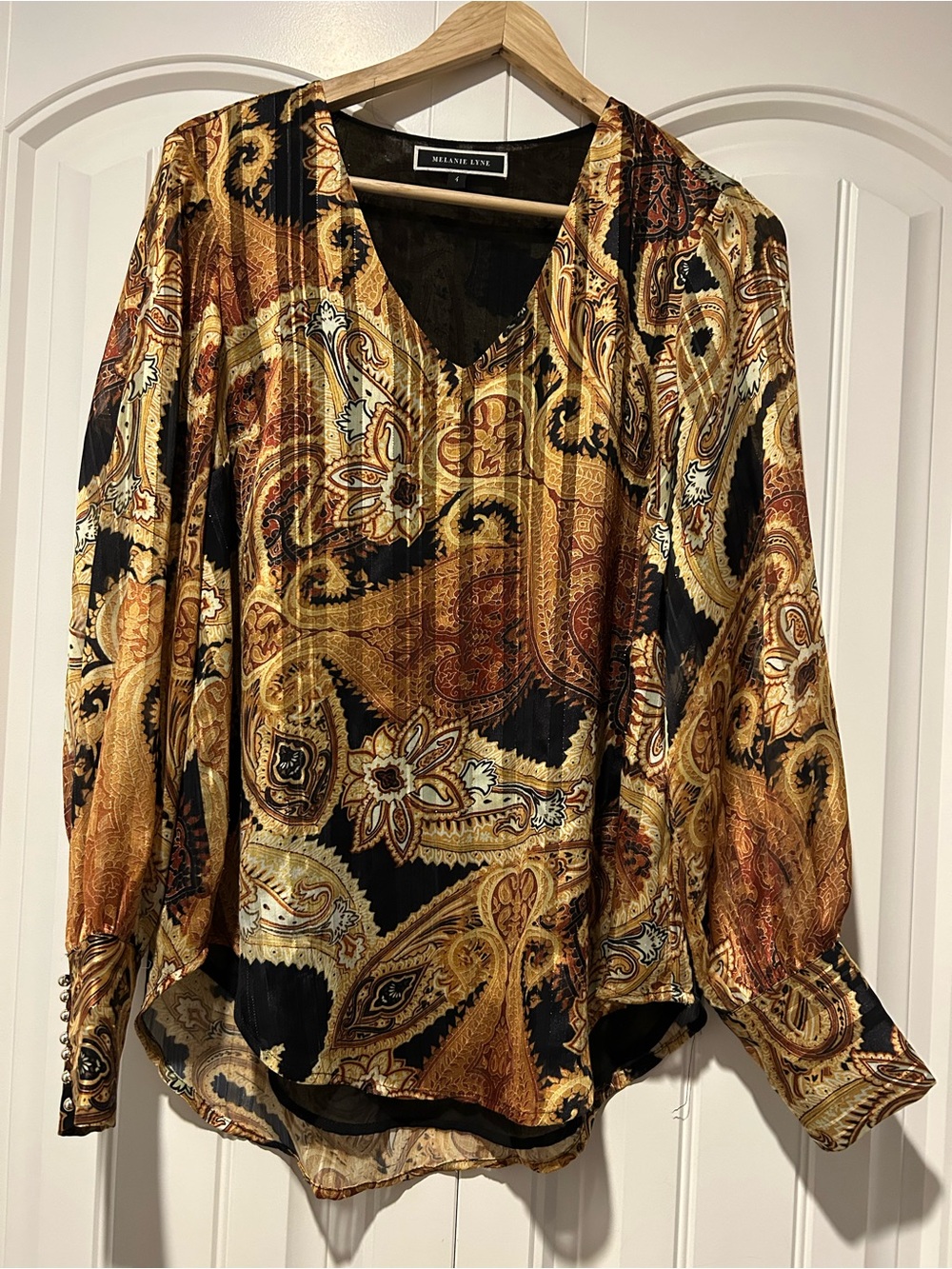 Melanie Lyne Paisley V-Neck Blouse in Gold and Black Size 4